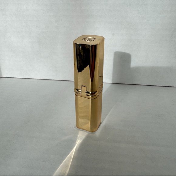Viral L’Oréal Colour Riche Satin Lipstick in Ballerina Shoes Shade 135 TikTok - Picture 3 of 9
